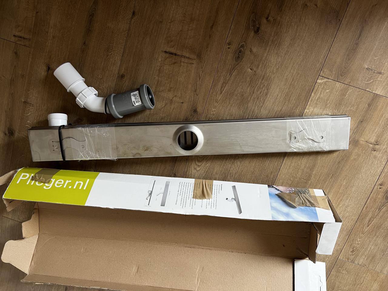 Douchedrain,Douchegoot Plieger