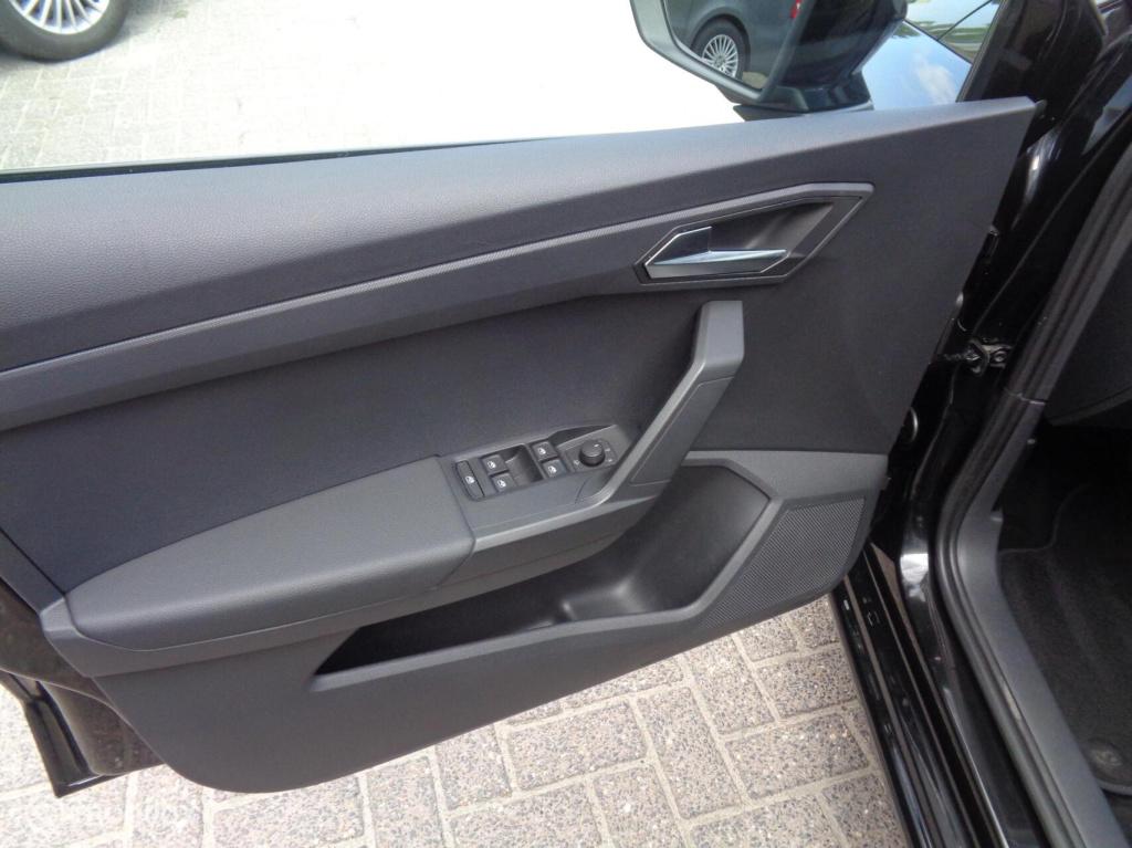 Seat Ibiza 1.0 mpi style/airco ecc/led/lm velgen/pdc/apple carplay/full lin