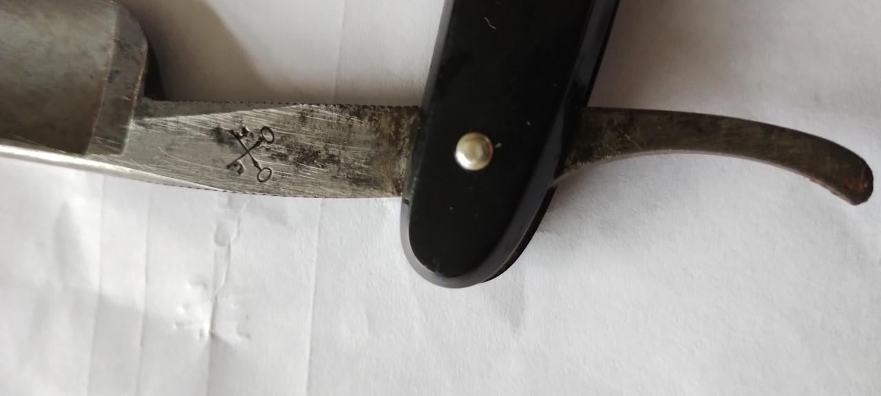 Barbiersmes FRIEDRICH HERDER.