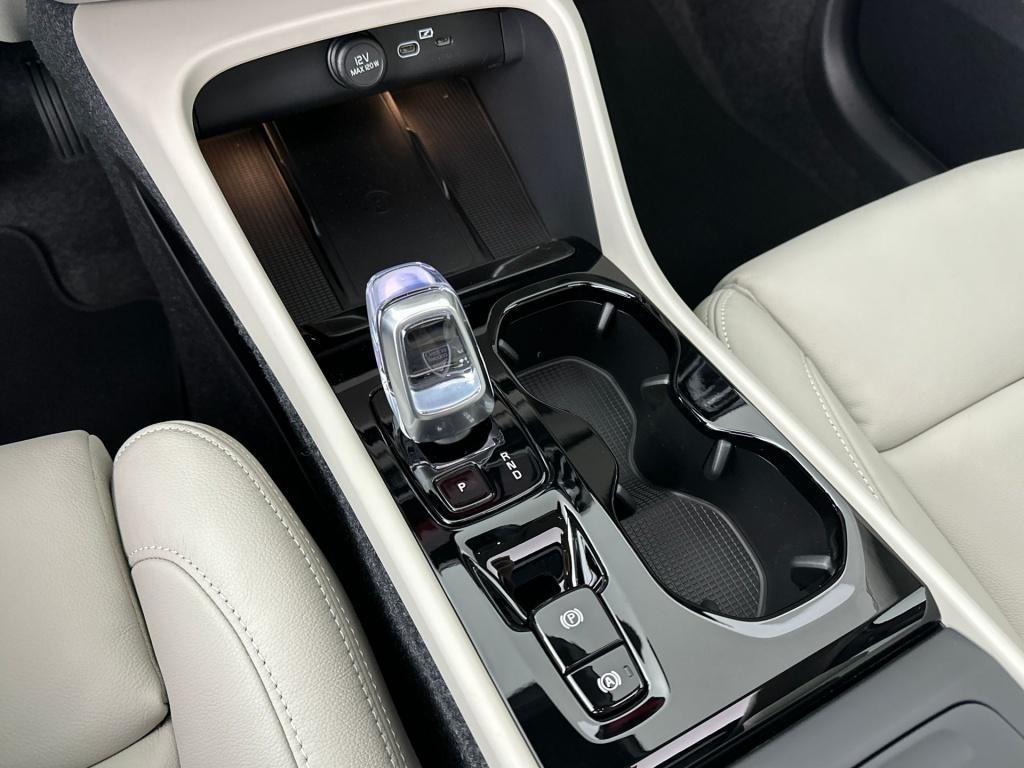 Volvo XC40 b4 gt plus dark pano