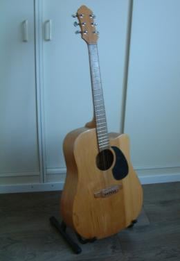 Oefen gitaar   western  75 euro