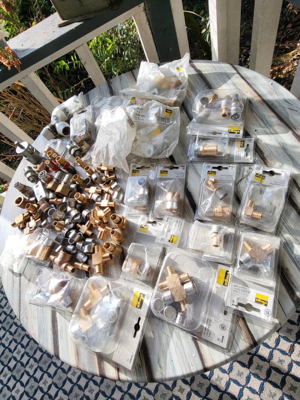 Diverse fittingen o.a.Viega