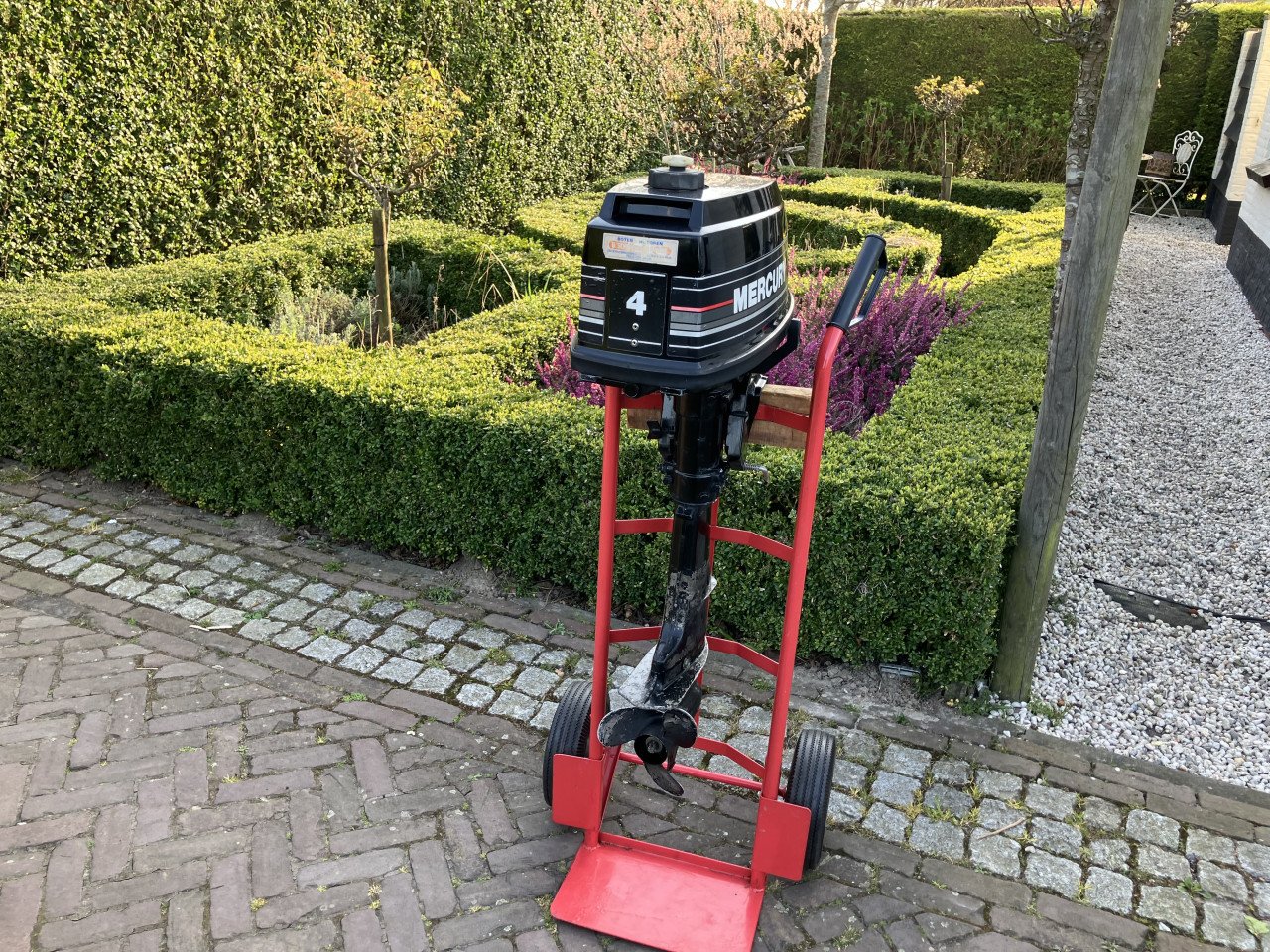 Rubberboot met 4 pk buitenboordmotor 2 takt.