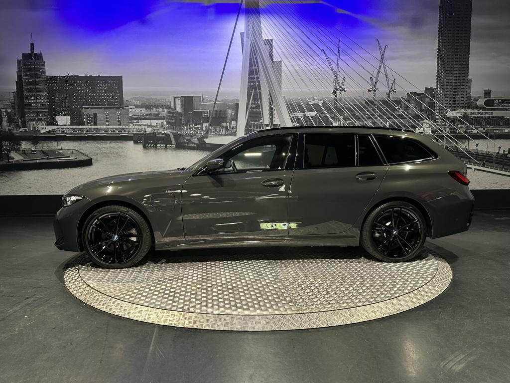 BMW 3-serie touring 330e *dravitgrau*pano*hud*trekhaak*