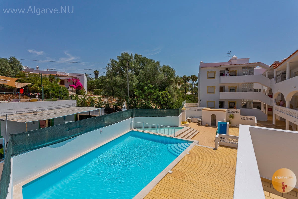 LAST MINUTE-Algarve/Portugal vakantieappartement met zwembad en aan zee.