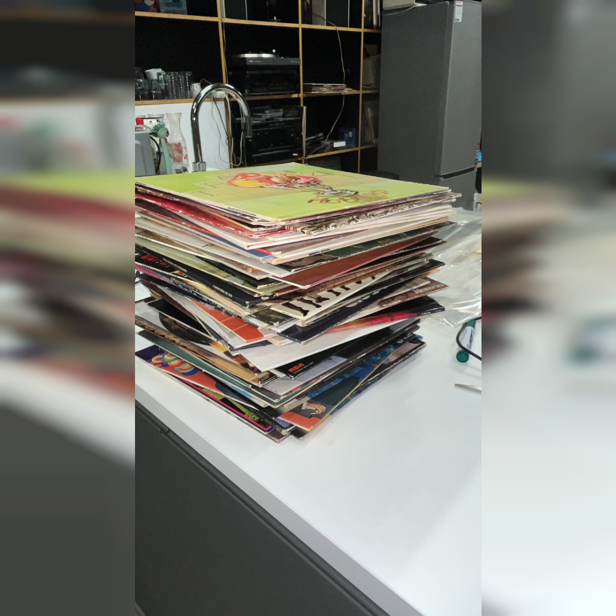 Honderden ‘nieuwe’ platen toegevoegd aan zelfbedieningskast Vlissingen