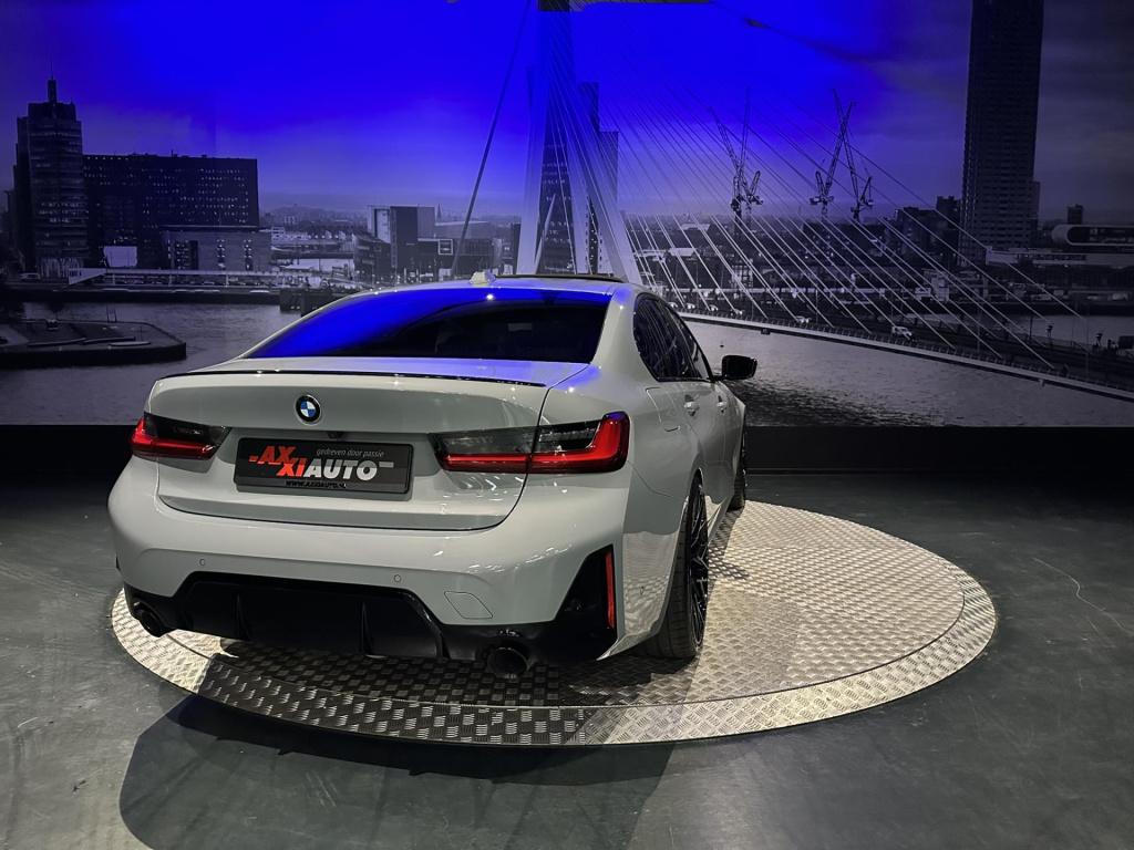 BMW 3-serie 330i m-sport *competitionstoelen*schuifdak*m-sport pro*