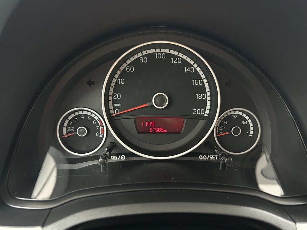 Volkswagen UP! occasion 1.0 high up! bluemotion | grijs | tweedehands volks