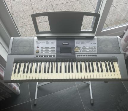 Yamaha PSR-295 Keyboard met standaard