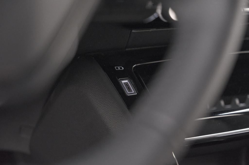 Peugeot 2008 puretech 100 allure | apple carplay | parkeersensoren | climat