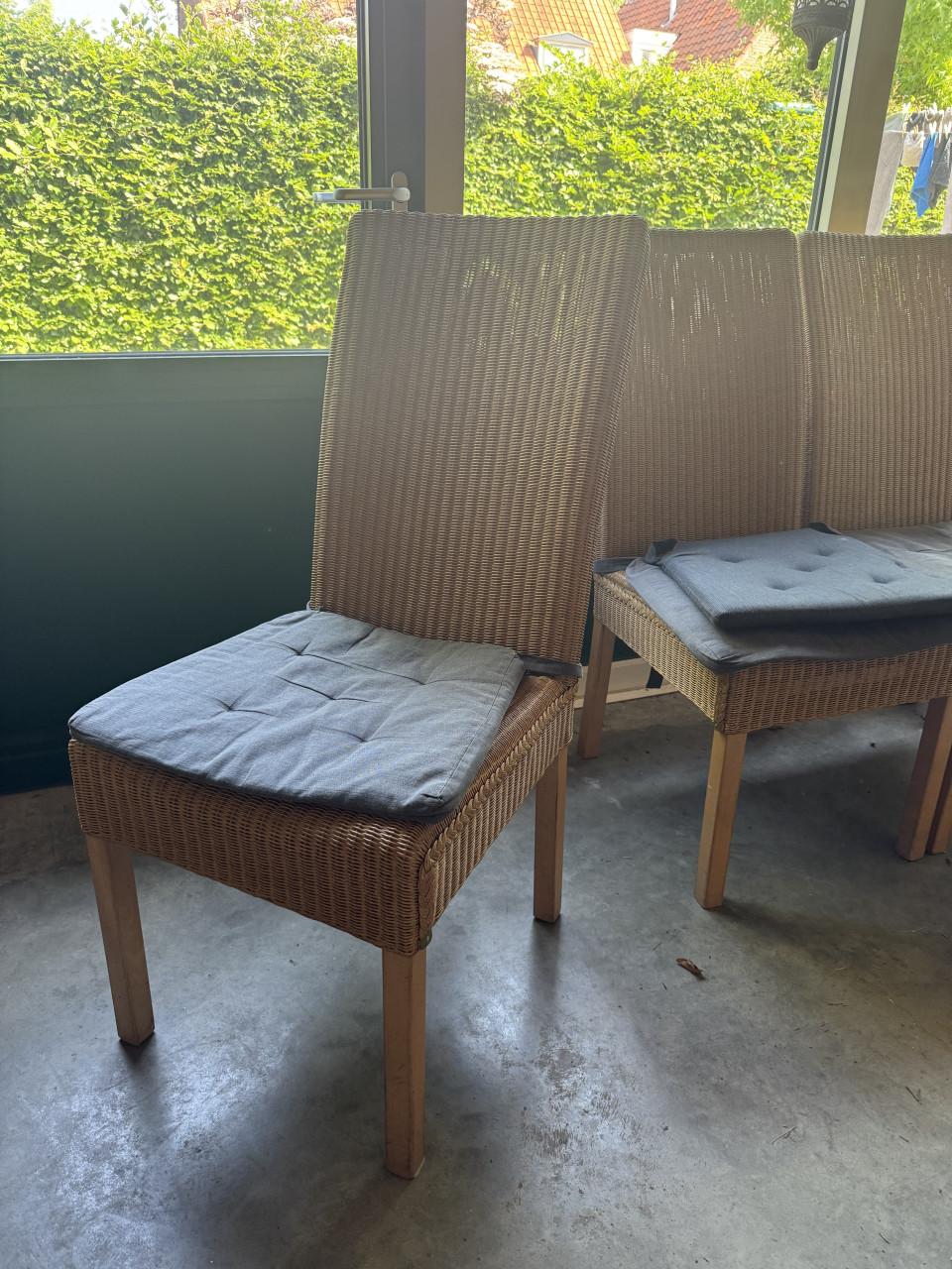 4 rotan stoelen