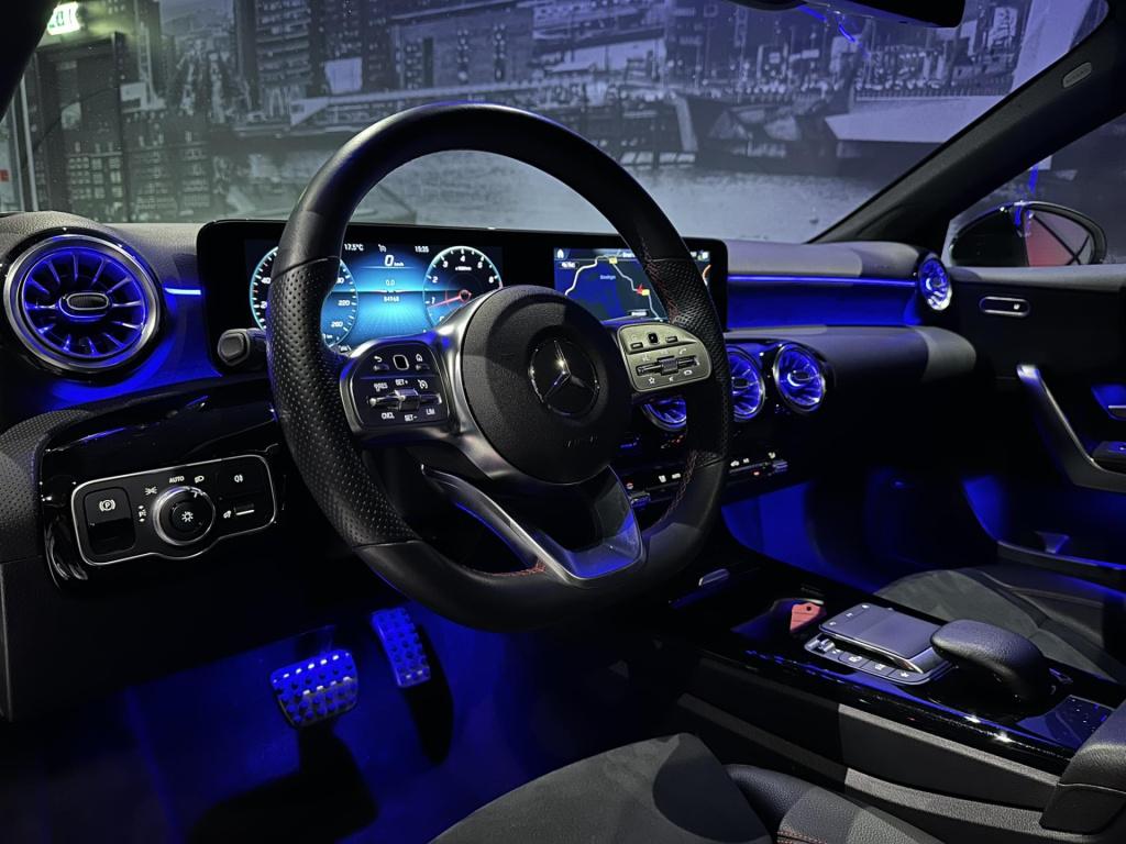 Mercedes-Benz A-Klasse 180 premium plus amg *pano*sfeer*camera*appconnect*