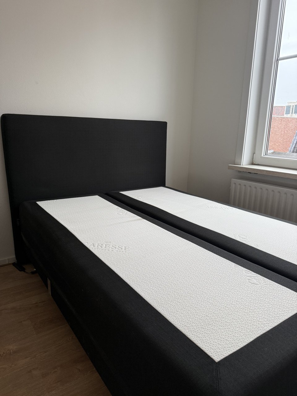 Elektrisch verstelbare boxspring – zwart – 1.40 m breed