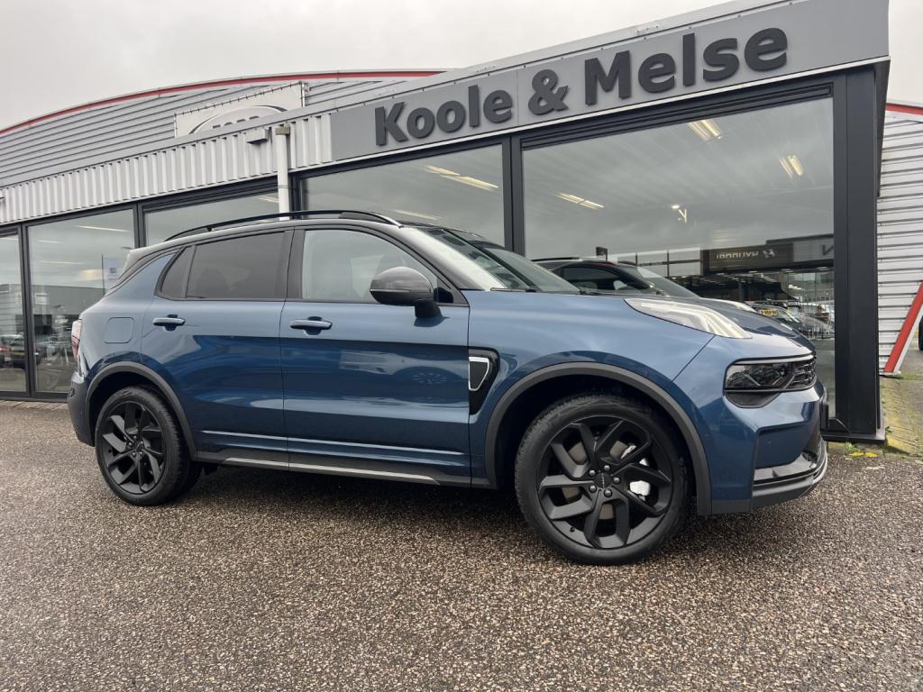 Lynk & Co 01 1.5 261pk plug in hybrid ,black edition , zwarte velgen , pano
