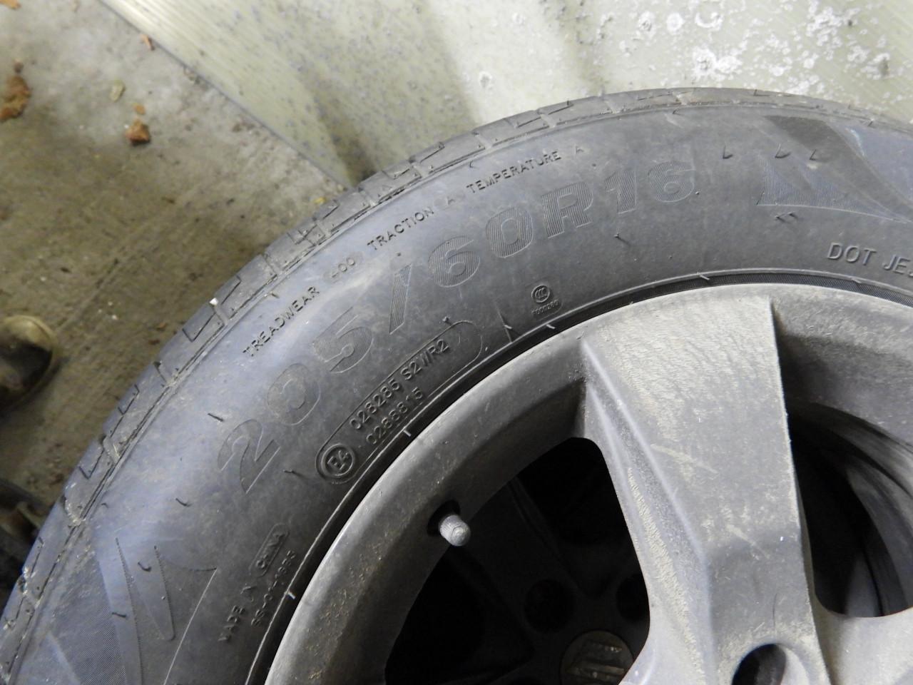 4x zomerbanden + velgen 205/60R16