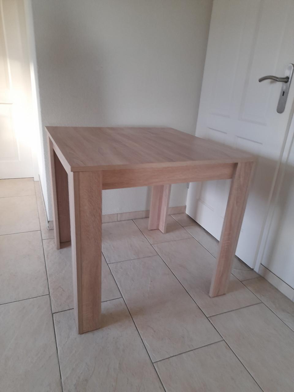 Nette tafel 80 x 80  x 75 H (z.g.a.n.)