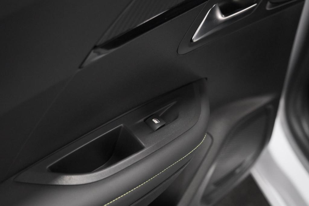 Peugeot 2008 puretech 130 eat8 gt | 360 camera | stoelmassage | adaptieve c