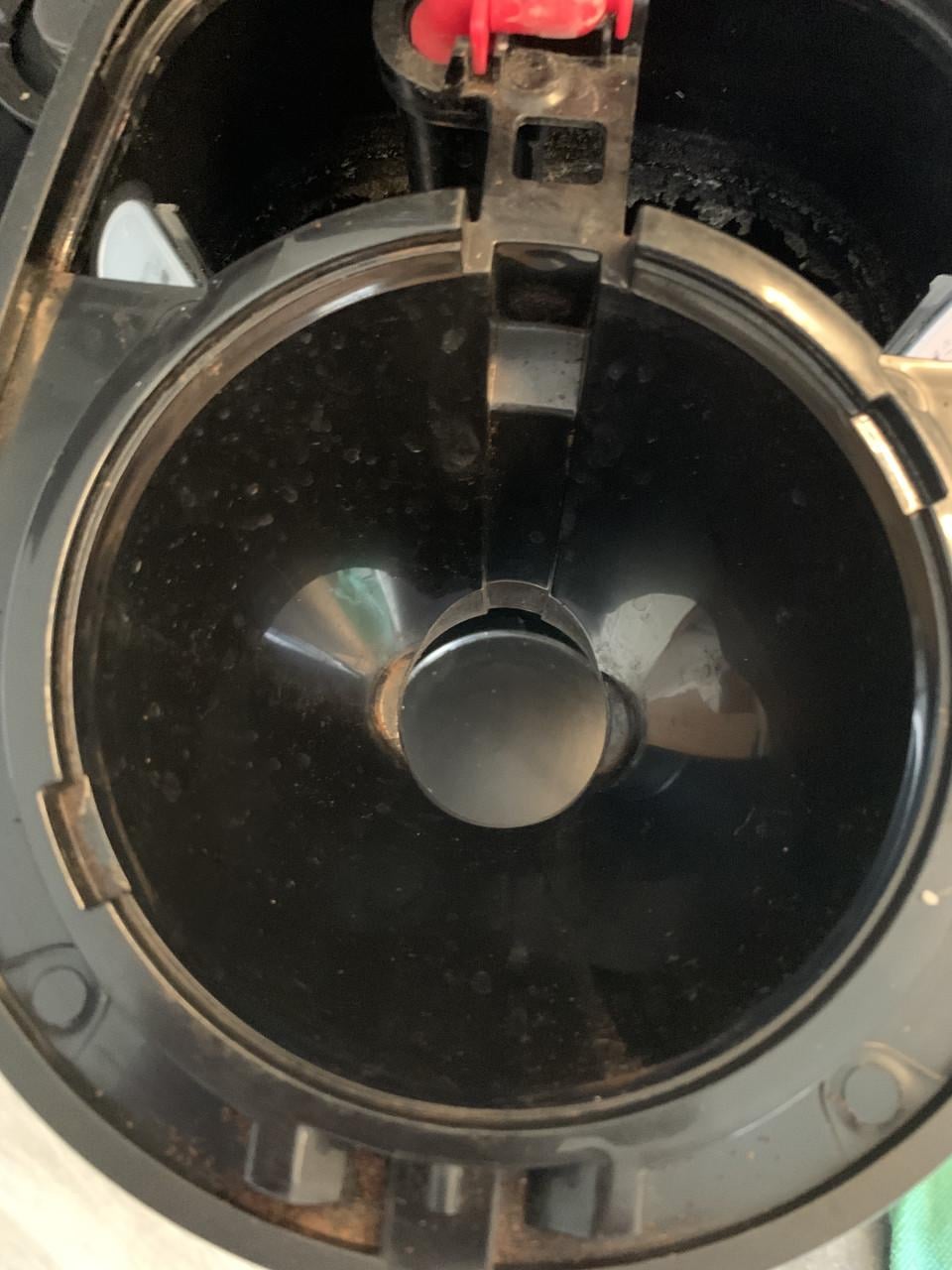 Een Russell Hobbs koffiezetapparaat met een glazen kan