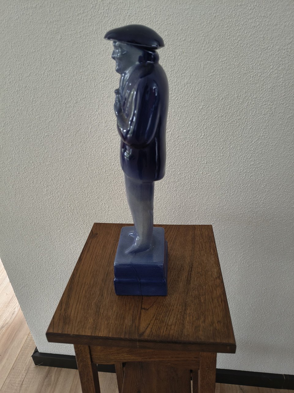 Beeldje en fles Oude Vlek jenever