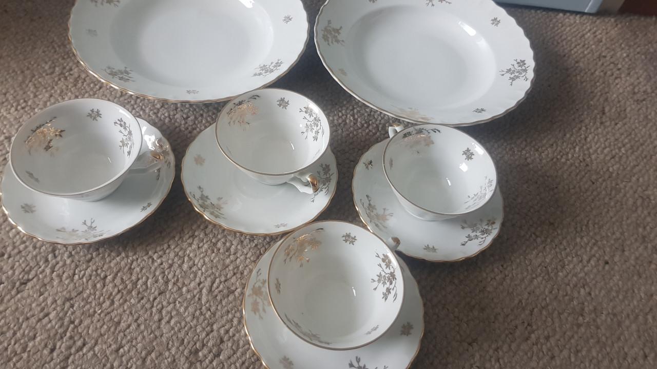 Divers servies en onderdelen van Mosa