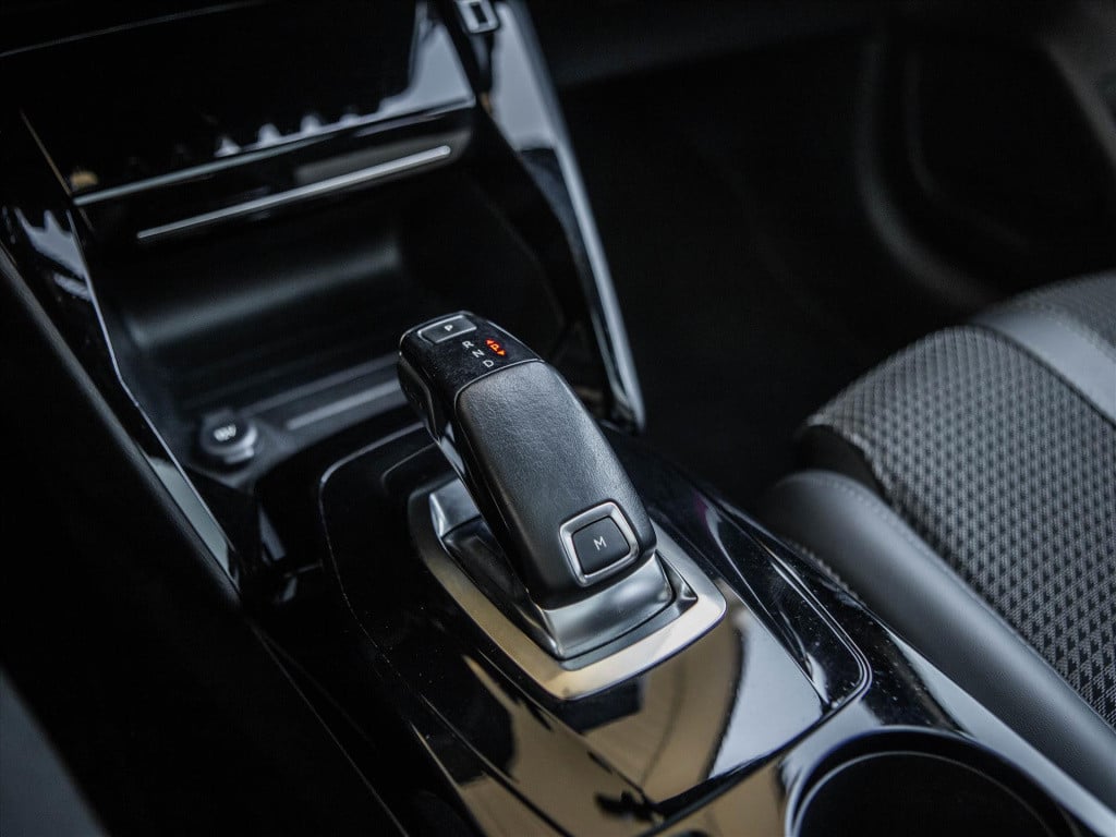 Peugeot 208 1.2 puretech 100pk gt-line automaat | panoramadak | navigatie |