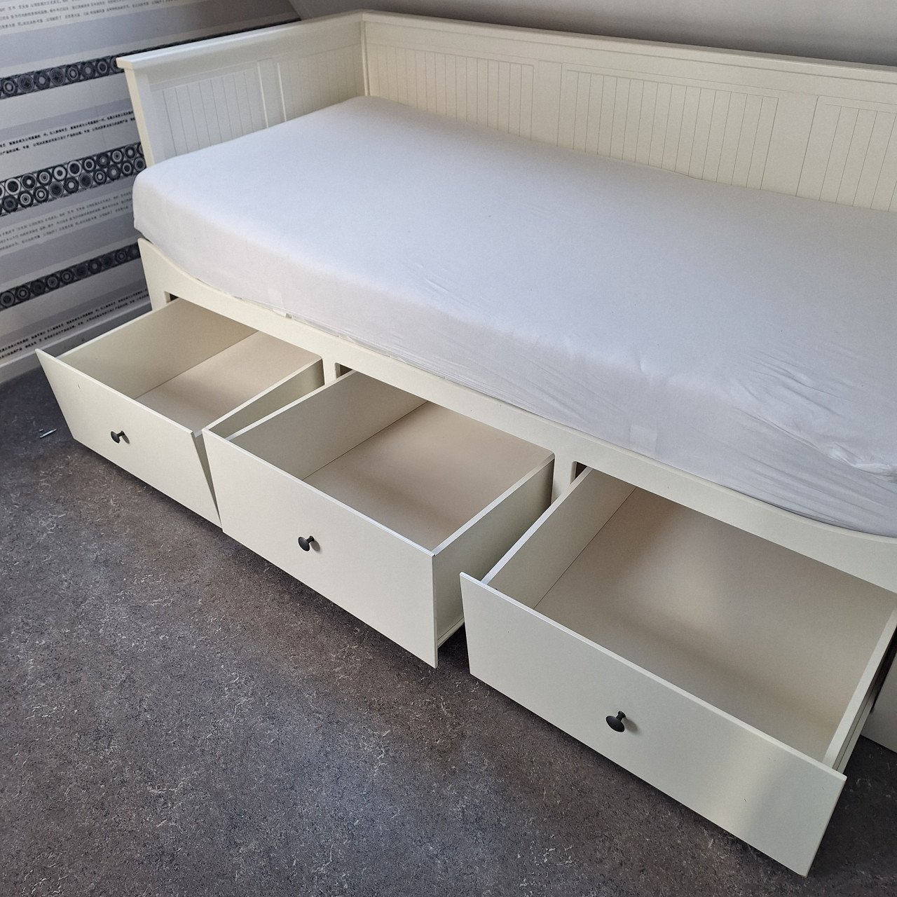 Uitschuifbare bedbank met 3 lades