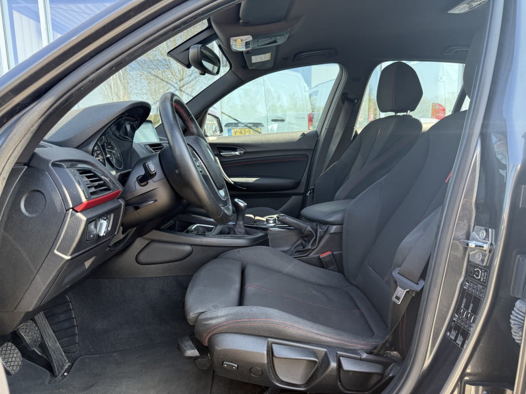 BMW 1 Serie 116i business sportline | nl-auto | groot navi | nieuwe distrib