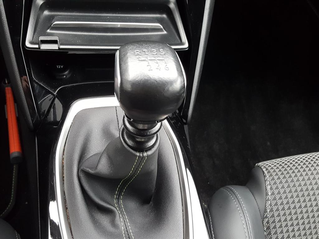 Peugeot 208 1.2 100pk gt-line 3d cockpit | apple carplay&android auto | nav