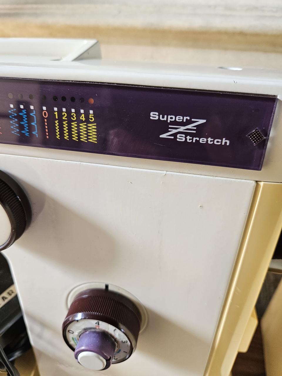 Mooie krachtige Riccar 9160 Super Stretch Naaimachine