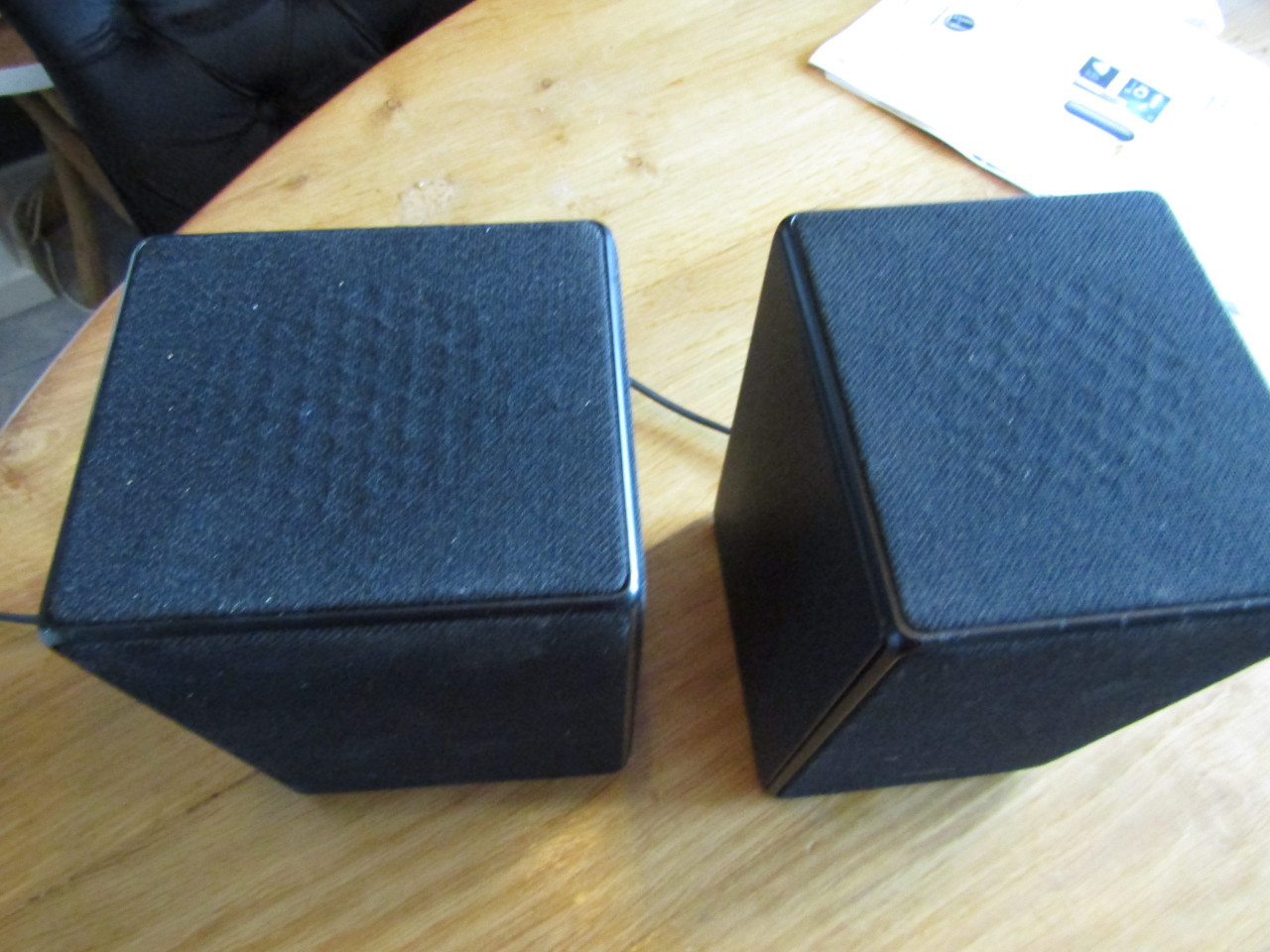 Soundbar surround speakers
