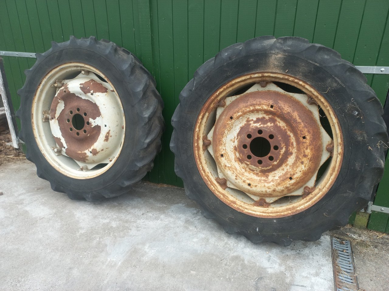 Te koop complete wielen Ford tractor