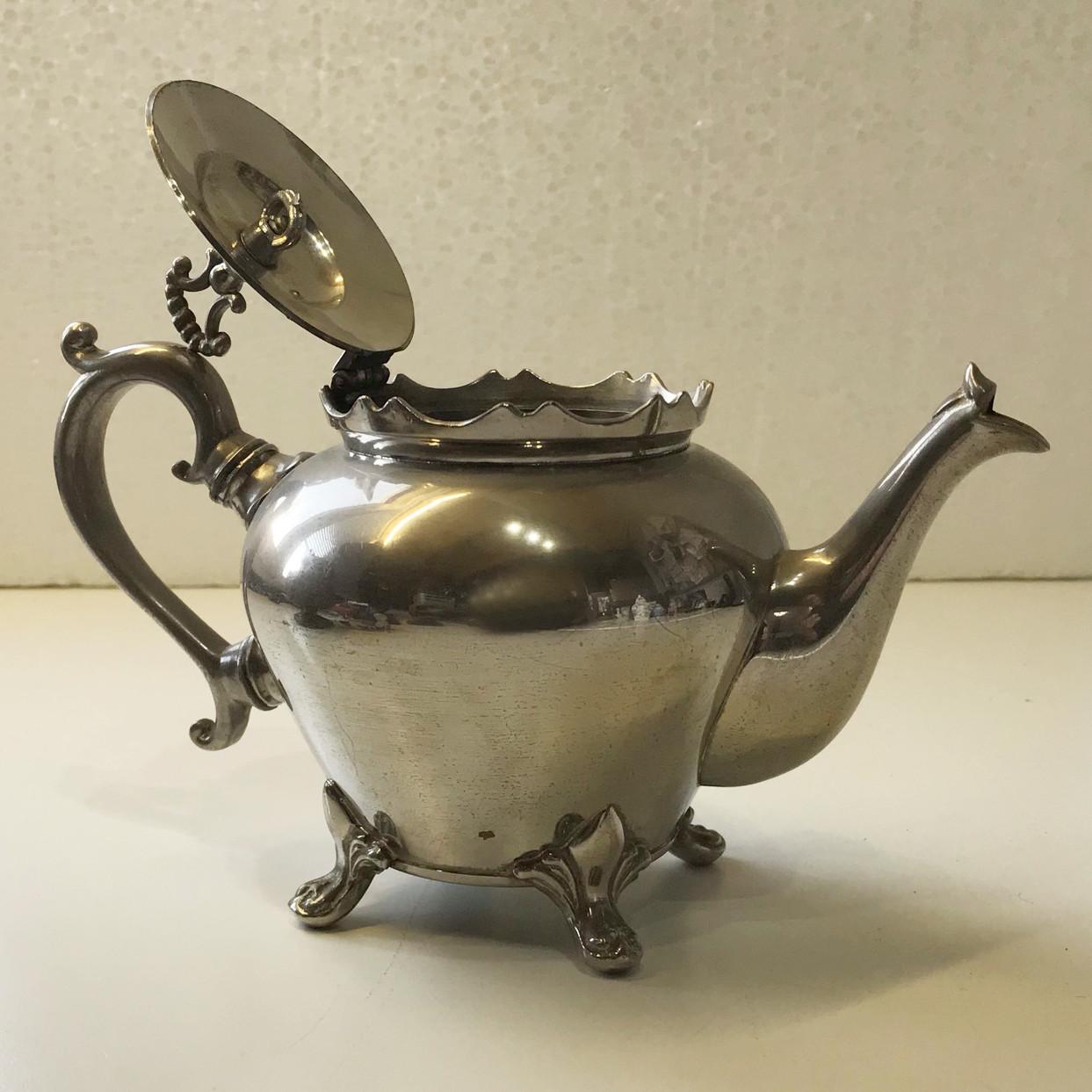 J. N. Daalderop koffiepot en theepot met warmhoudstel