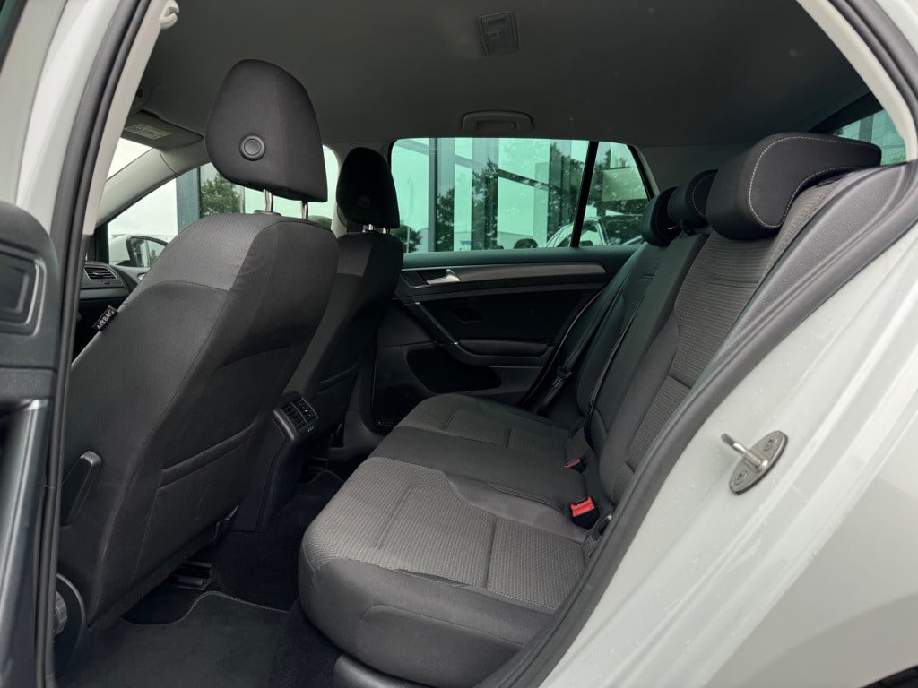 Volkswagen Golf 1.0 tsi r-line * navigatie * adaptieve cruise control * pdc