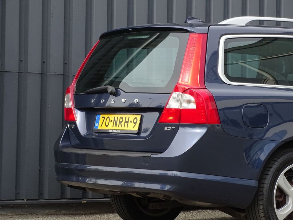 Volvo V70 2.0t momentum automaat | leder | bluetooth | stoelverwarming | na