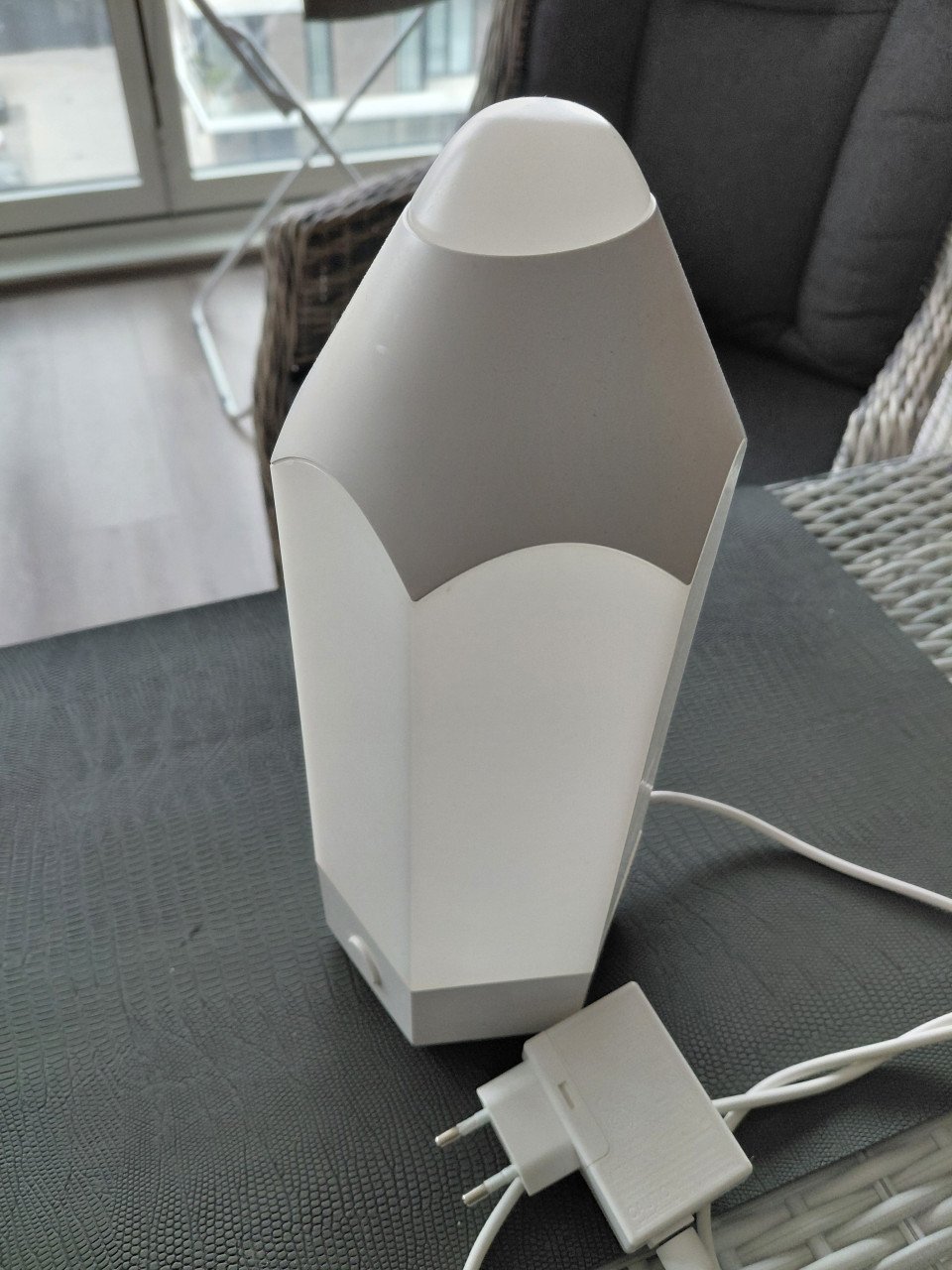 Make up pop, prullenbak en lamp