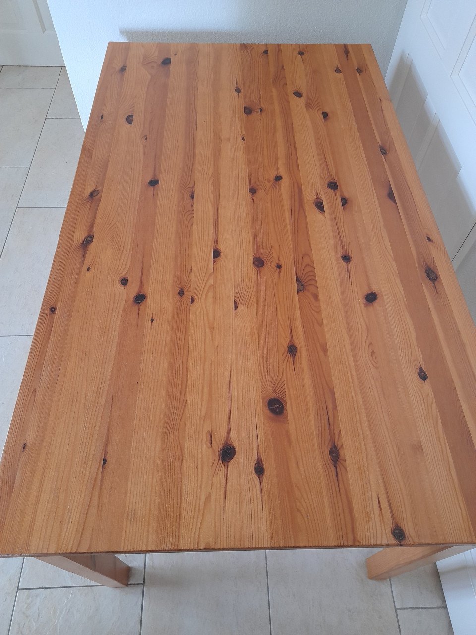 Grenen tafel 140 x 80 x 75H (met verlengstuk van 60cm) In goede staat !