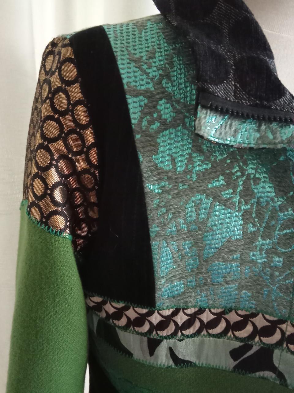 Prachtige aparte kleurrijke jas van het merk Desigual