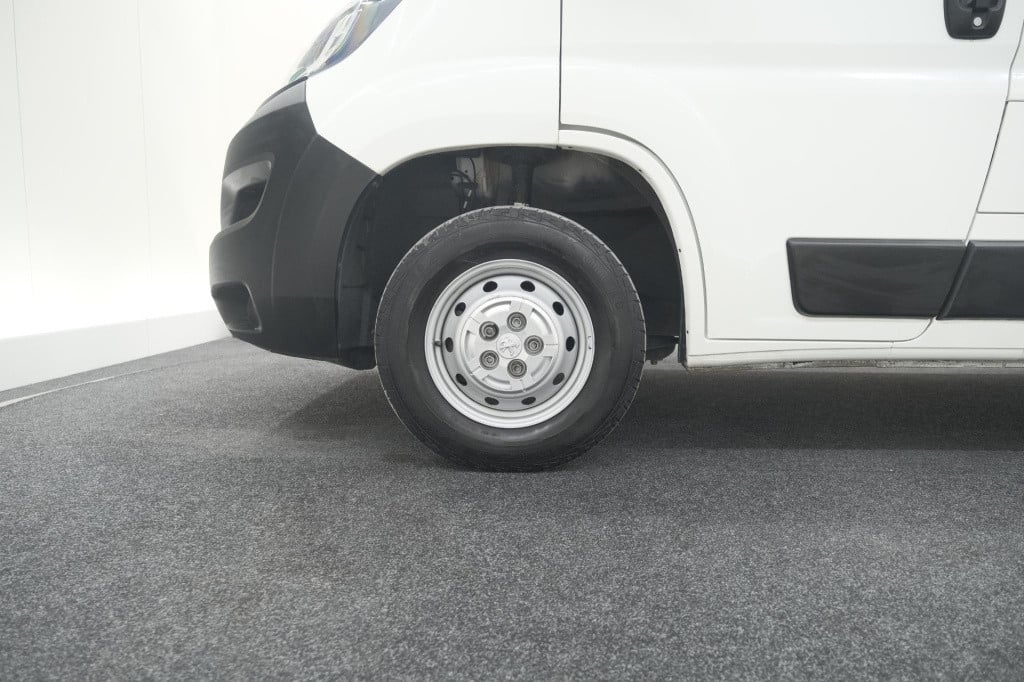 Peugeot Boxer 330 2.2 bluehdi 140 l2h2 premium | navigatie | houtenvloer in