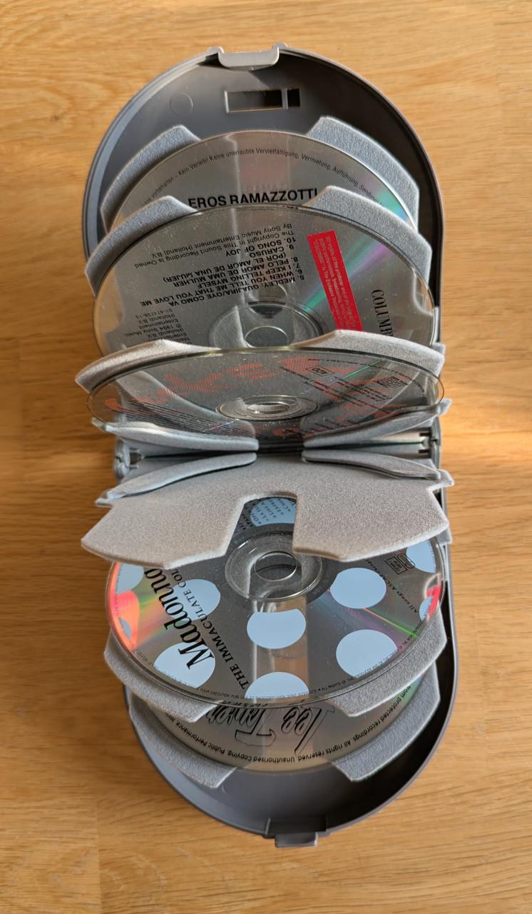 Doos vol met diverse cd's