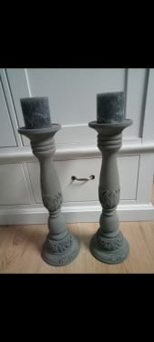 2 grijze kandelaars