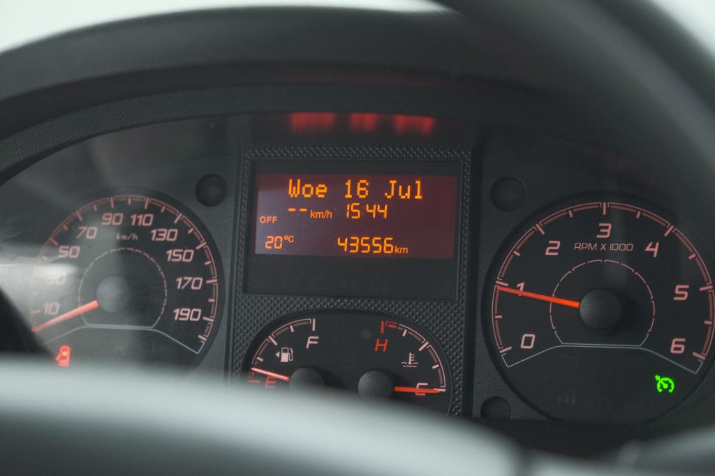 Peugeot Boxer 330 2.2 bluehdi 140 l2h2 premium | navigatie | houtenvloer in