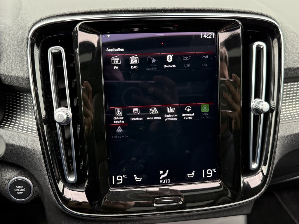 Volvo XC40 t4 211pk recharge ultimate dark | panodak| adap.cruise| leder| c