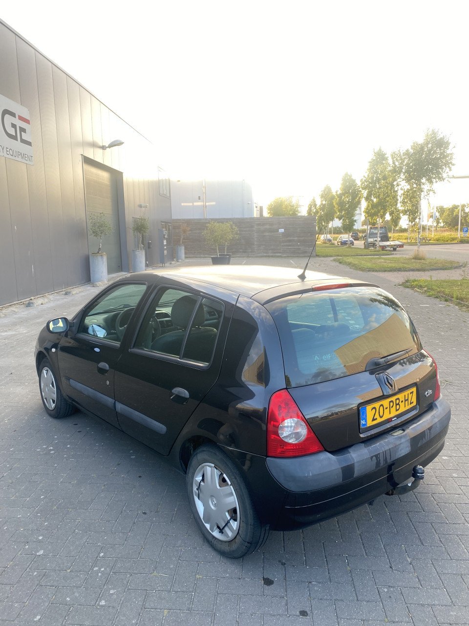 Renault Clio 1.4 16V Autbas E3 2004 Zwart | NAP