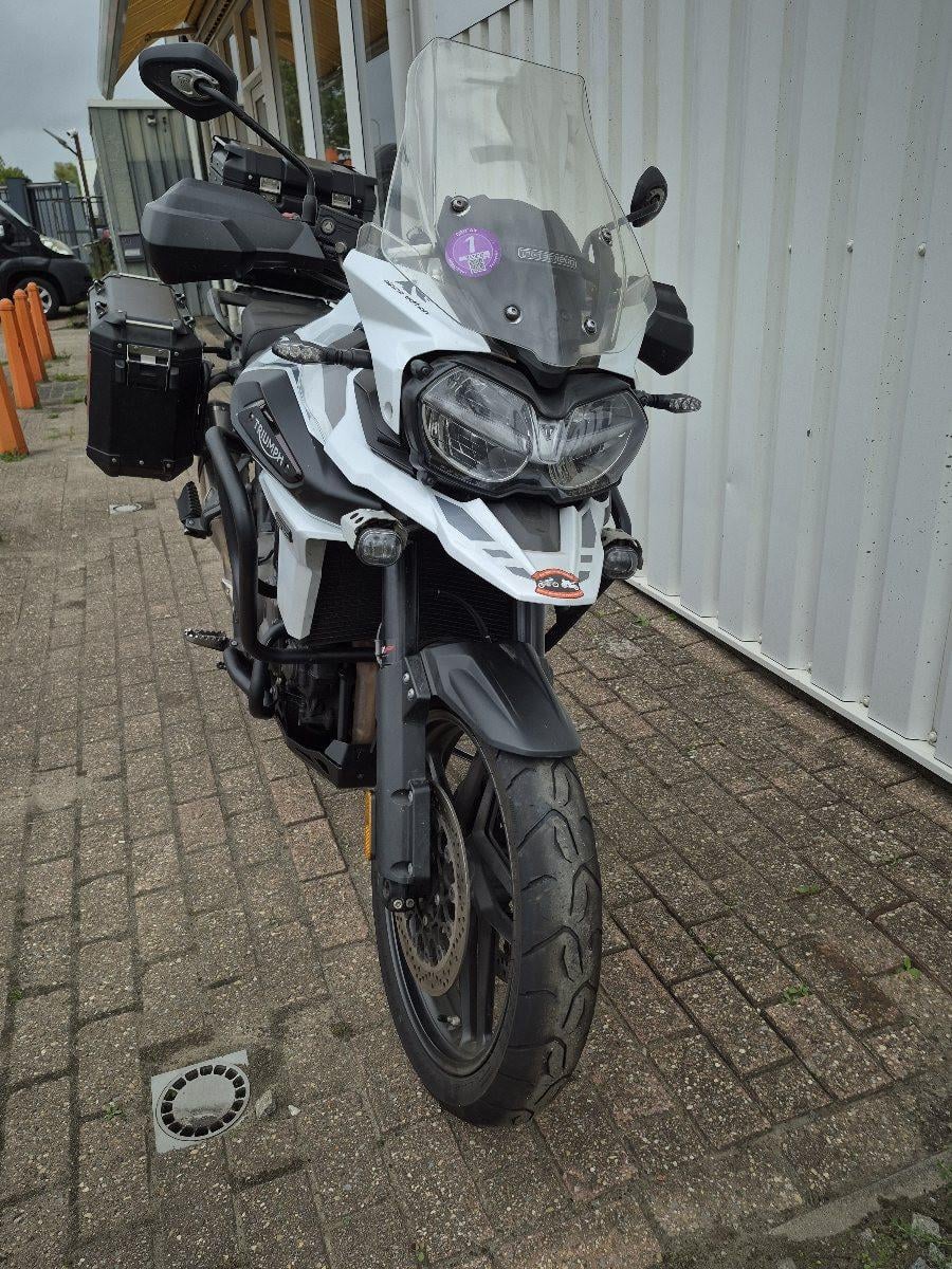 Triumph Tiger 1200SE Alpine uit 2020, dikke Allroad motor