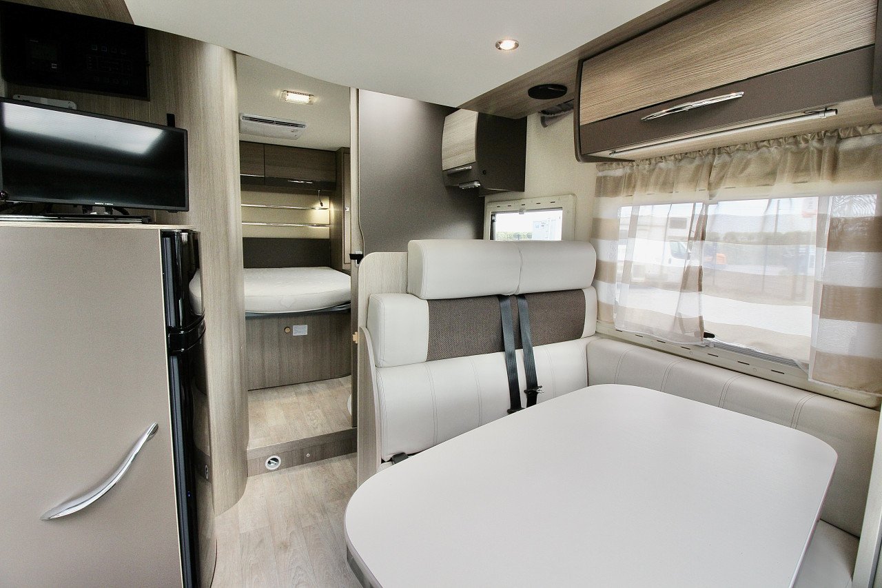 Challenger Genesis 288EB(Queensbed + Hefbed)