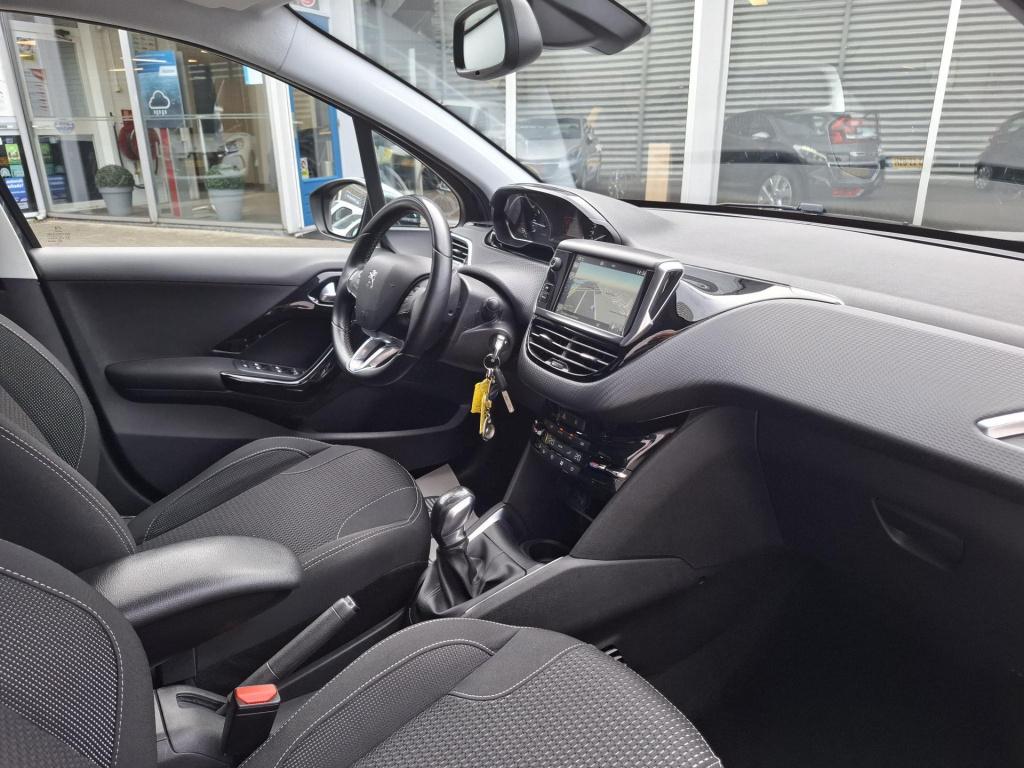 Peugeot 208 1.2 allure nav/clim/lmv/park