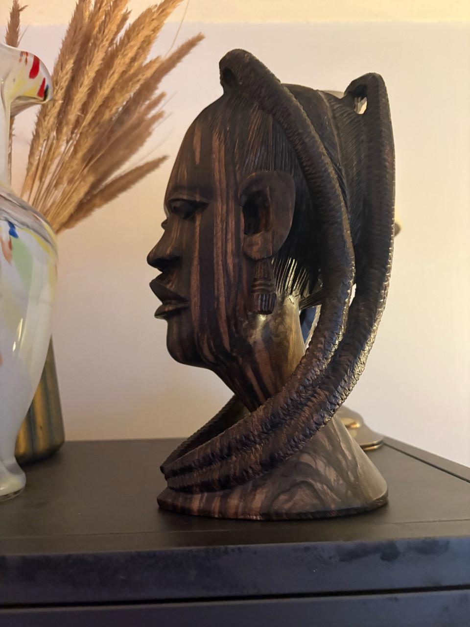 Buste uit ebbenhout gesneden, Afrikaanse vrouw.