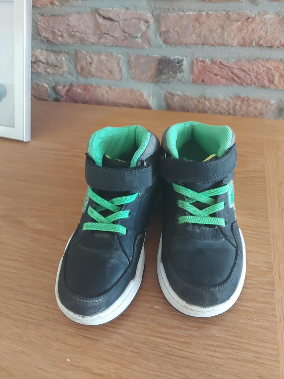 Z.g.a.n. sneakers met lichtjes in de zolen (maat 27 )