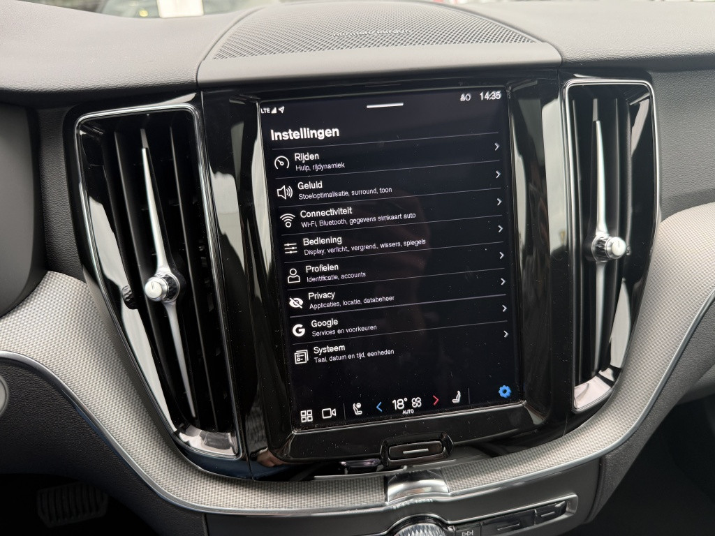Volvo XC60 t8 455pk recharge black edition| panodak| trekhaak| adap.cruise|