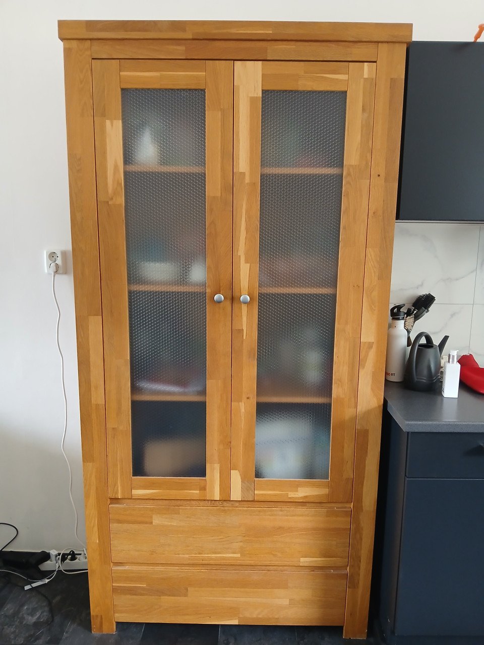 Kast met 2 laden en 2 deuren